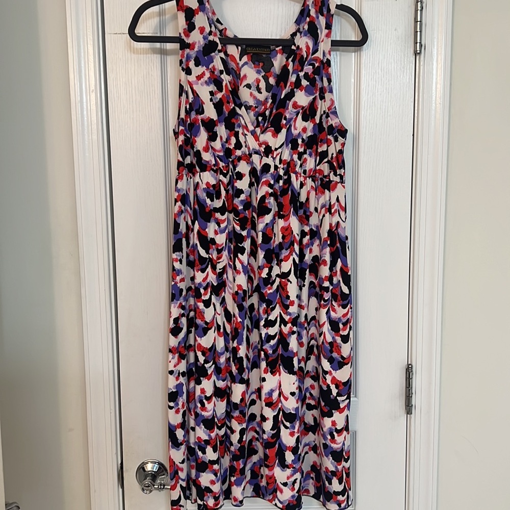 SLEEVELESS V Neck Floral Dress - Picture 3 of 6